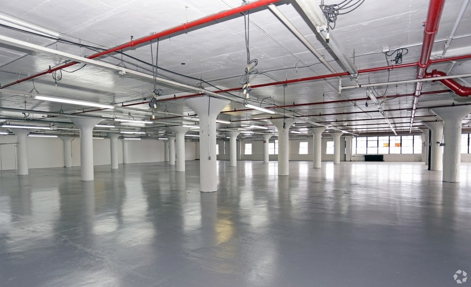 More Photos Of 184-10-184-60 Jamaica Ave, Jamaica Manufacturing For Lease