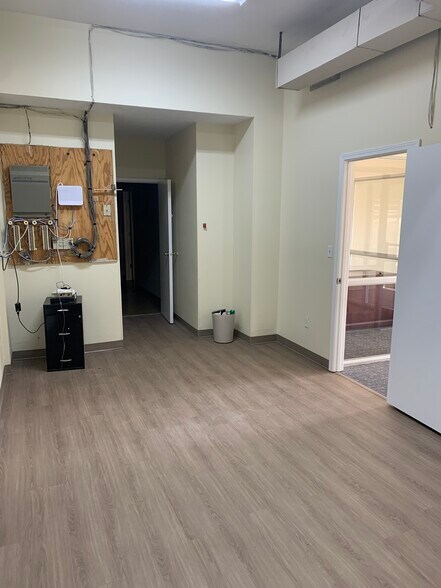 More Photos Of 123 E Plymouth Rd, Columbus Industrial For Lease