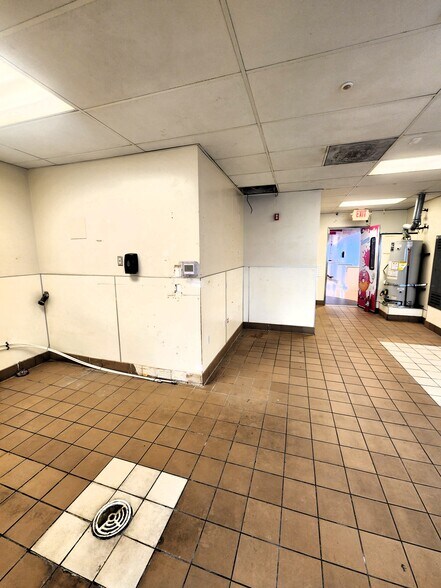 More Photos Of 1335 Pacific Ave, Santa Cruz Restaurant For Lease