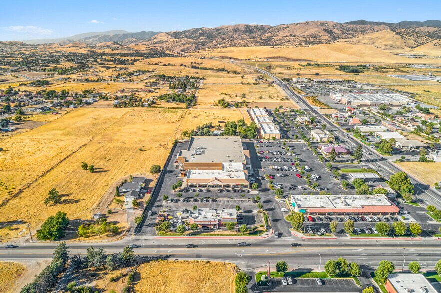 More Photos Of 775 Tucker Rd, Tehachapi Unknown For Lease