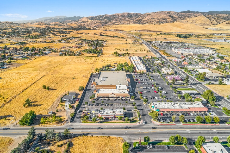 More Photos Of 785 Tucker Rd, Tehachapi Storefront Retail Office For Sale