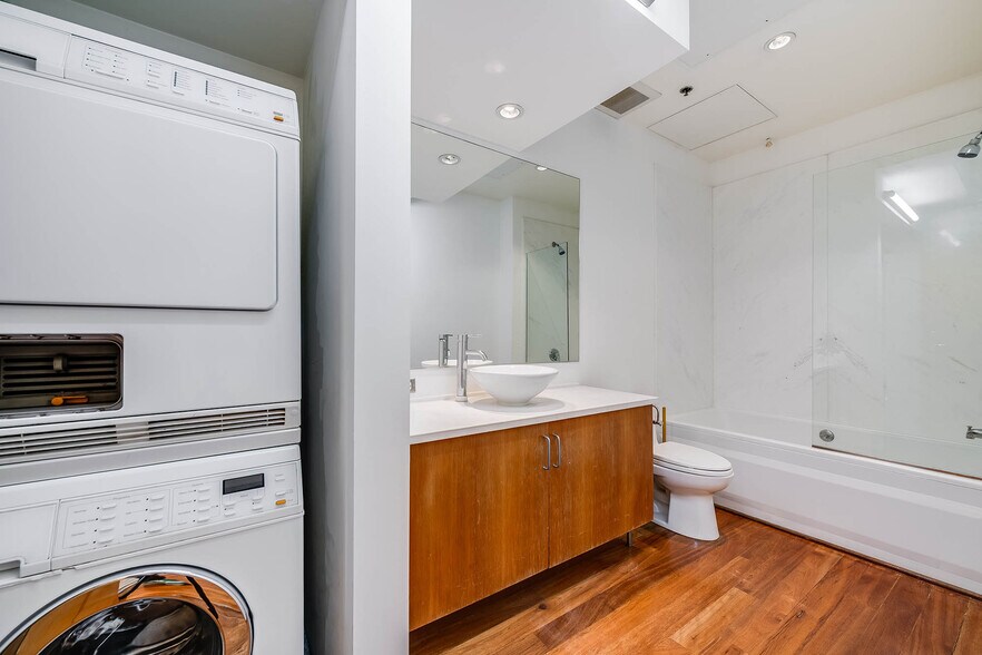 More Photos Of 1850 Industrial St, Los Angeles Apartments For Lease