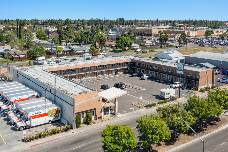 More Photos Of 6090 N Blackstone Ave, Fresno Hotel For Sale