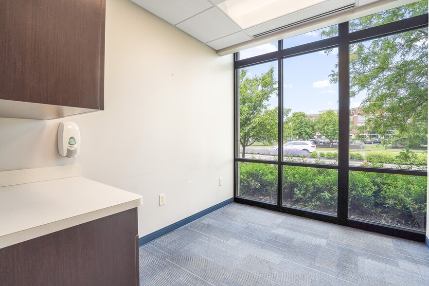 More Photos Of 560 N Cleveland Ave, Westerville Medical For Sale