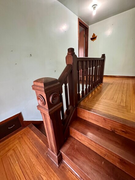 More Photos Of 374 Niles Cortland Rd SE, Warren Specialty For Sale