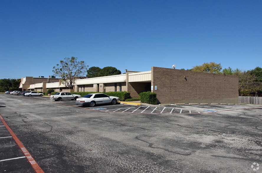 More Photos Of 4650 S Hampton Rd, Dallas Office For Lease