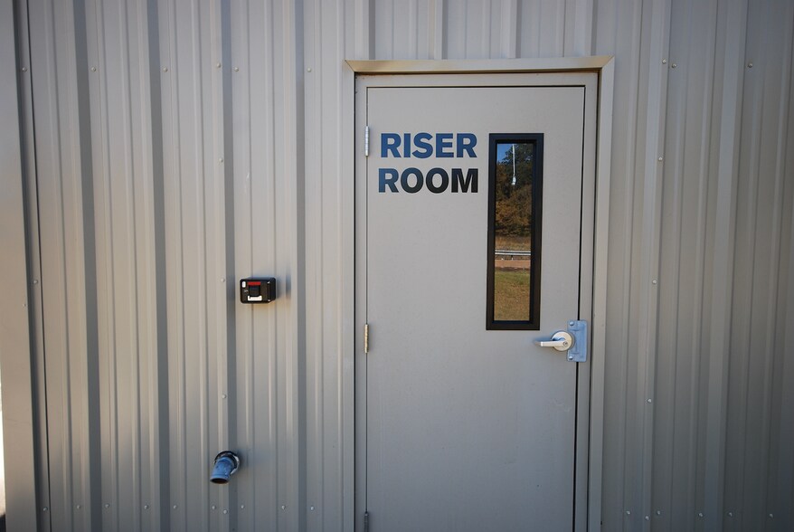 More Photos Of 2192 Express Dr, Jackson Distribution For Lease