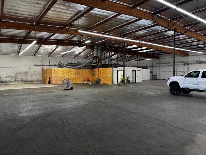 More Photos Of 12035-12055 Sherman Way, North Hollywood Warehouse For Lease