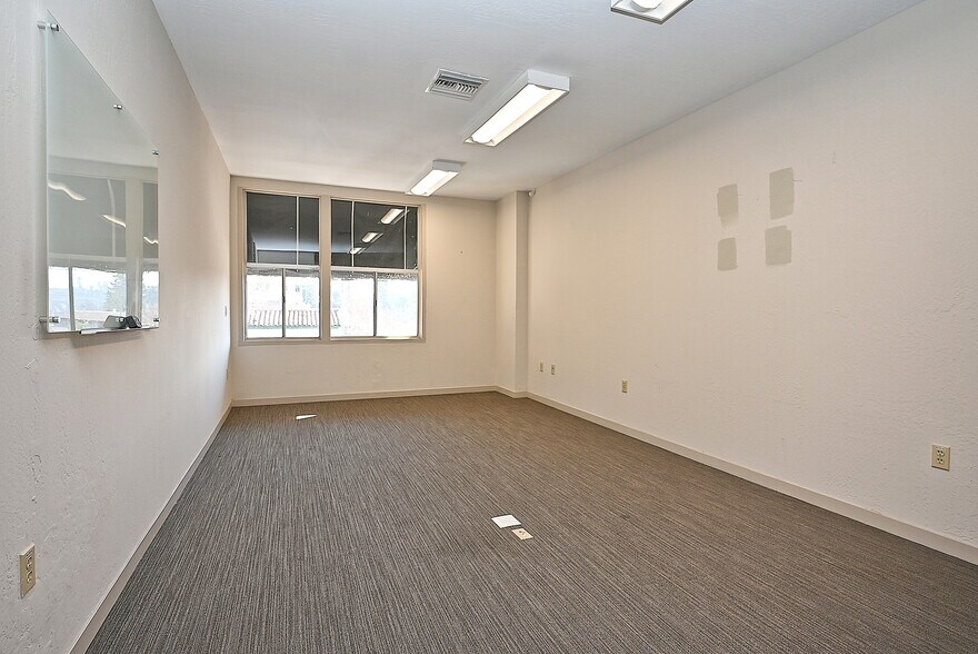 More Photos Of 6211 La Salle Ave, Oakland Storefront Retail Office For Lease