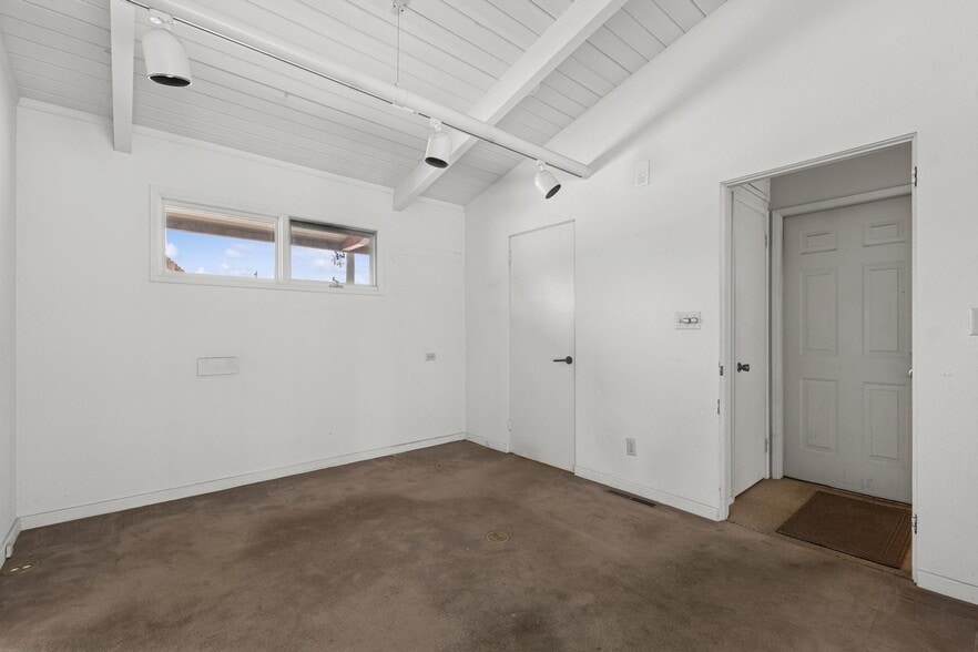 More Photos Of 327 Spokane Ave, Whitefish Flex For Sale