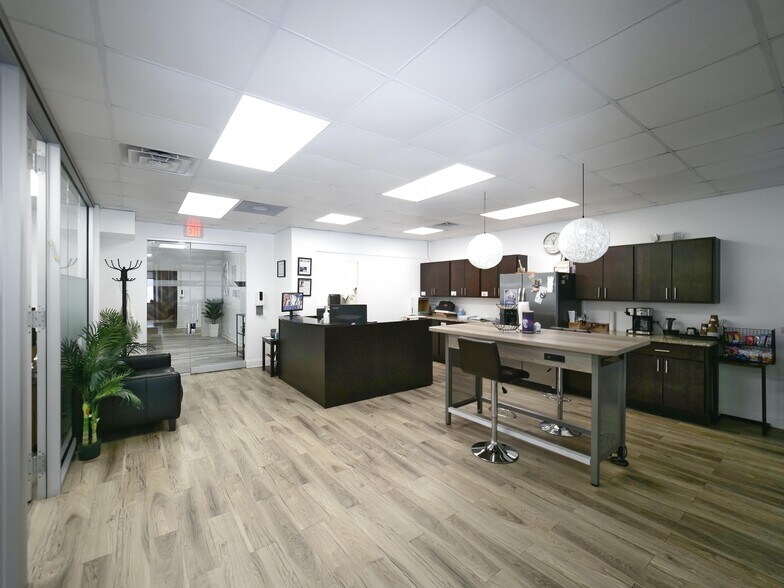 More Photos Of 7300 N Cicero Ave, Lincolnwood Loft Creative Space For Sale