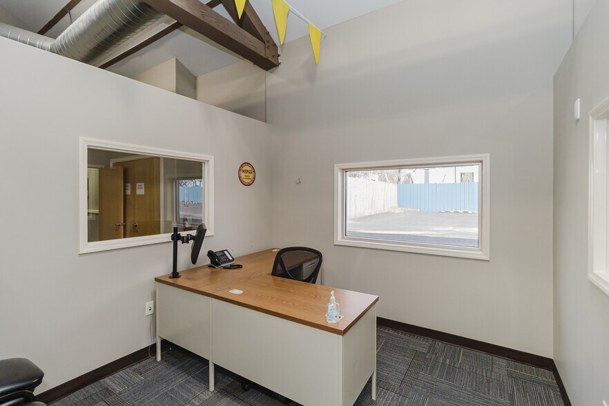 More Photos Of 3101 S Broadway St, Wichita Freestanding For Sale