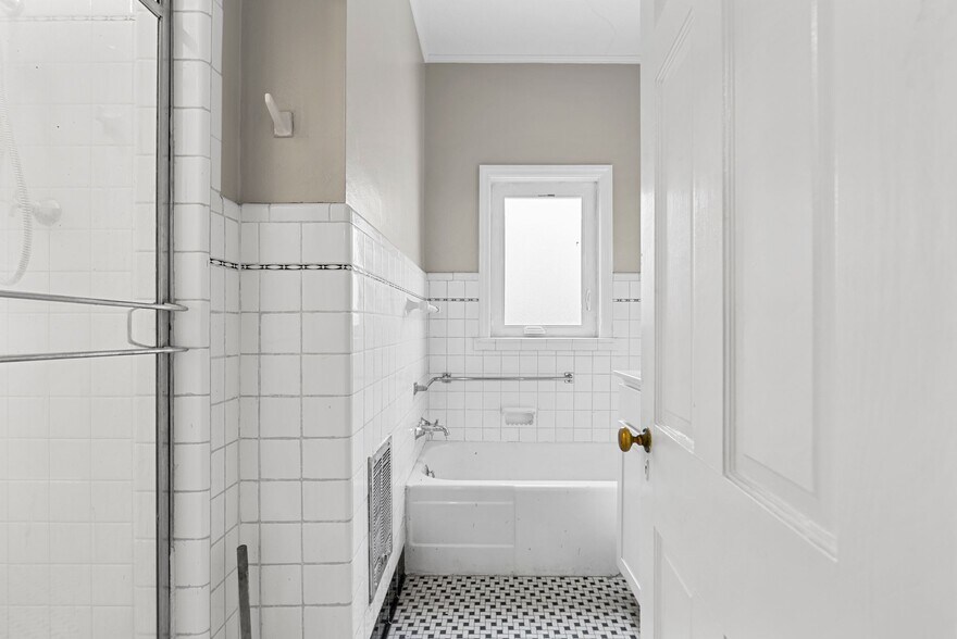 More Photos Of 454 Big Hill Ave, Richmond Office For Sale