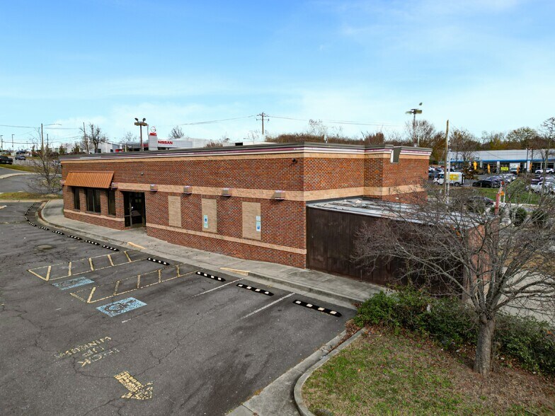 More Photos Of 9300 South Blvd, Charlotte Fast Food For Sale