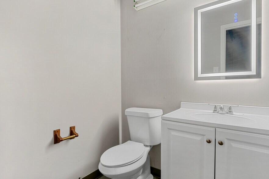 More Photos Of 1053 Grubb St, San Antonio Service For Sale
