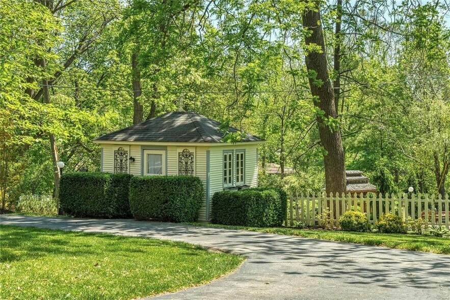 More Photos Of 11475 Lilac Ave, Saint Louis Specialty For Sale