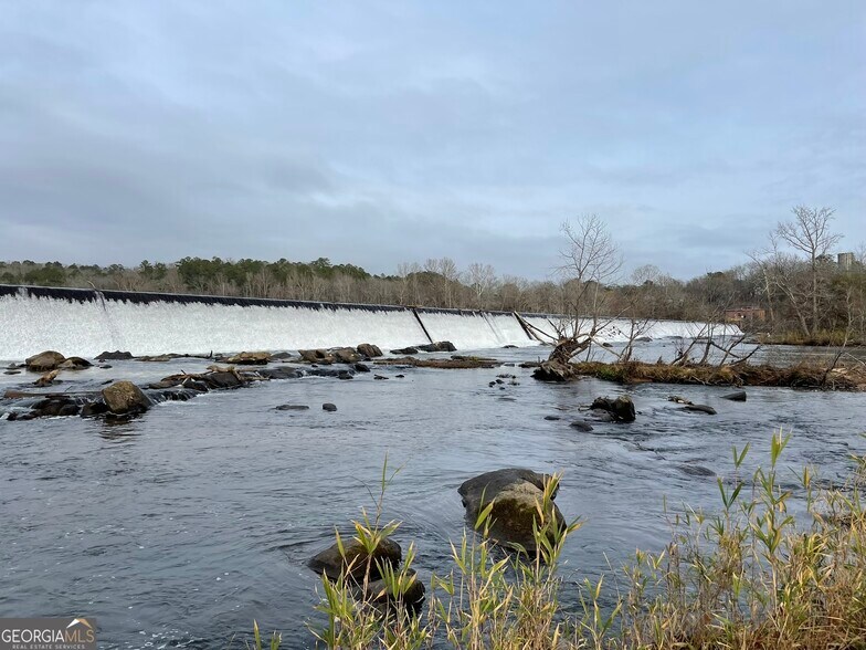 More Photos Of 5543 Juliette Rd, Juliette Specialty For Sale