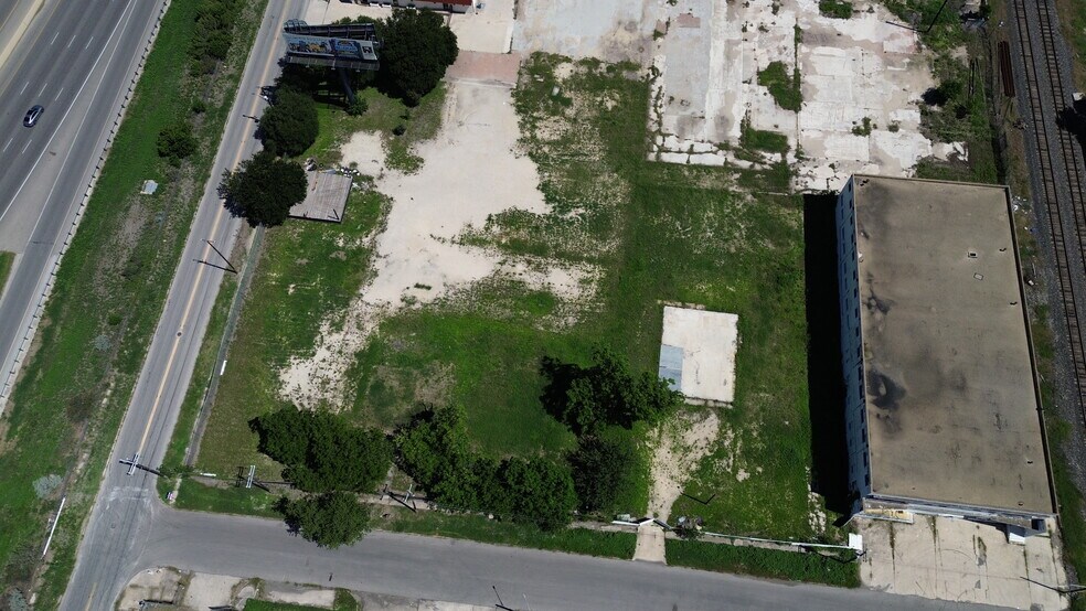 More Photos Of 522 Delaware St, San Antonio Warehouse For Sale