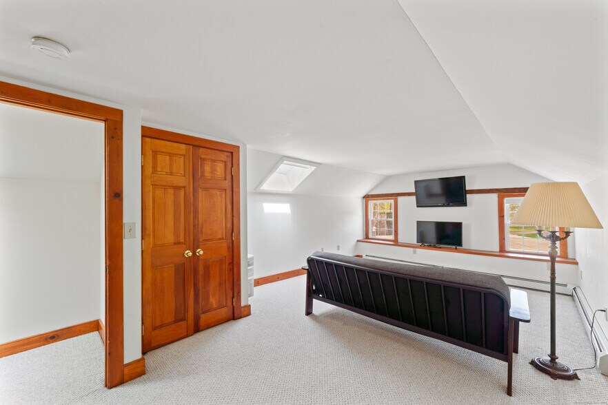 More Photos Of 11 Glen Rd, Sandy Hook Apartments For Sale