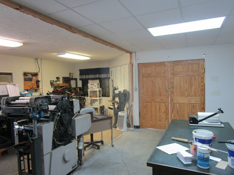 More Photos Of 2006 E Schulman Ave, Garden City General Retail For Lease