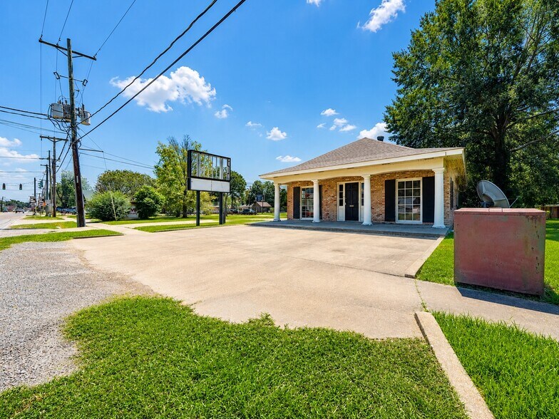 More Photos Of 321 S Main St, Marksville Office For Sale