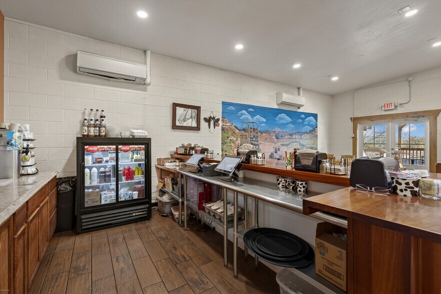 More Photos Of 545 S Main St, Camp Verde Storefront For Sale