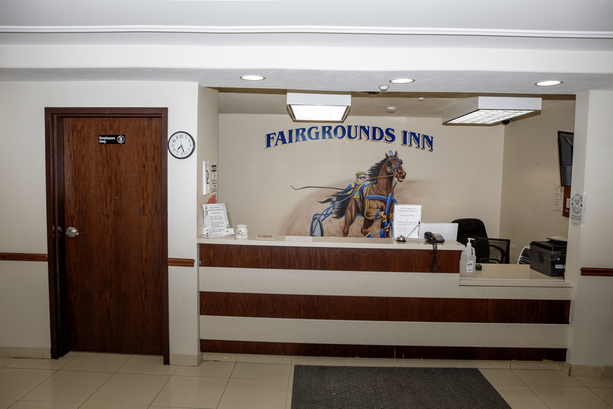 More Photos Of 1520 S Washington St, Du Quoin Hotel For Sale