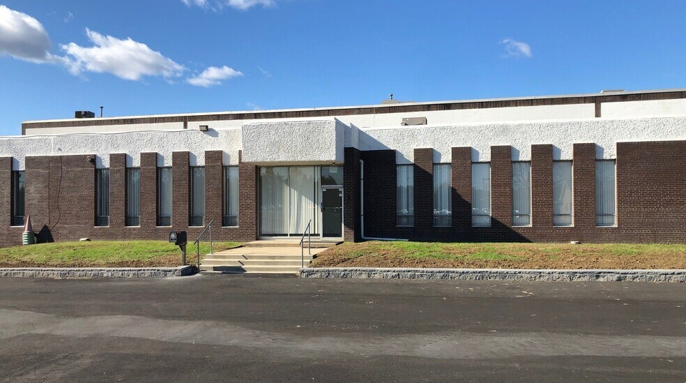 Primary Photo Of 332 Applegarth Rd, Monroe Township Warehouse For Lease