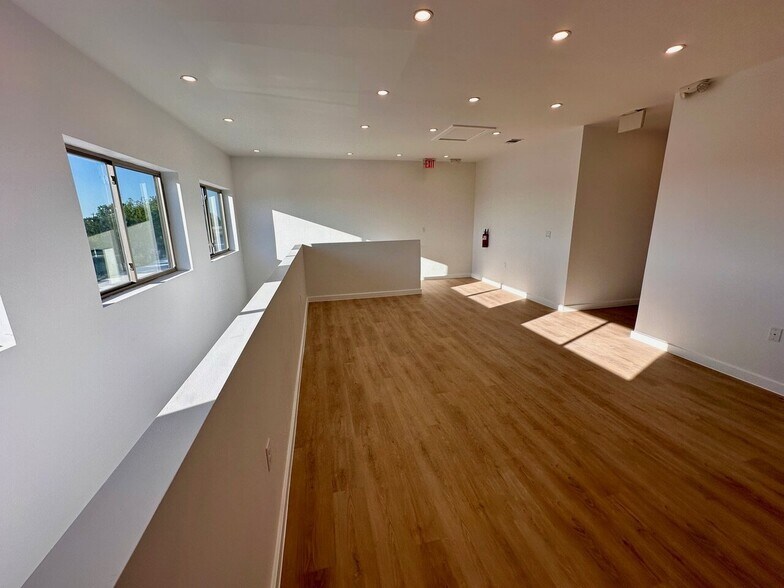 More Photos Of 10100 Darden Hill Rd, Austin Light Distribution For Sale