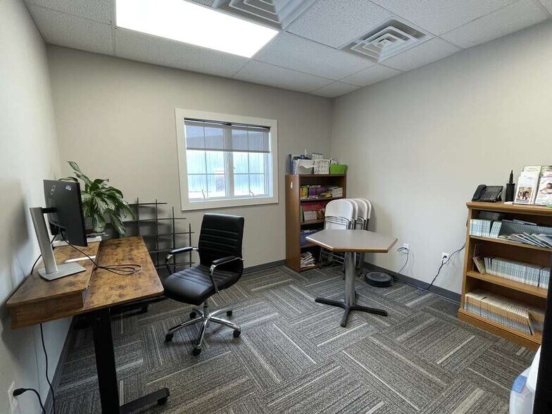 More Photos Of 927 J St, Burwell Flex For Sale