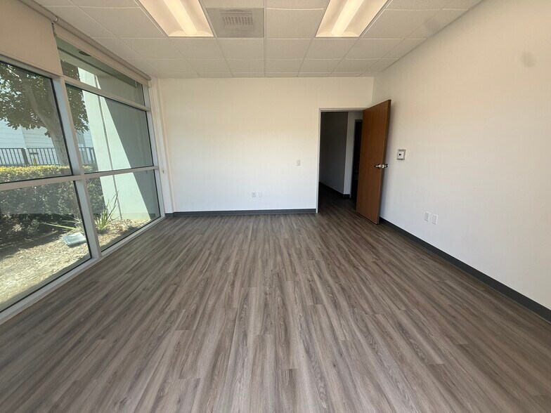 More Photos Of 10274 Birtcher Dr, Jurupa Valley Warehouse For Sale