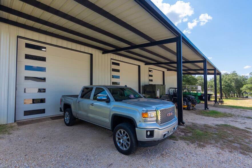 More Photos Of 322 Logan Ranch Rd, Georgetown Specialty For Lease
