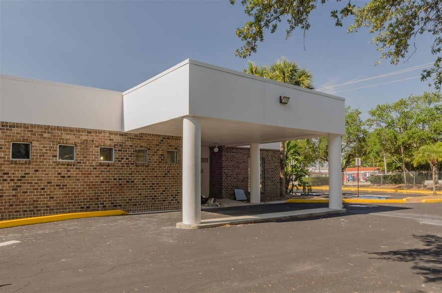 More Photos Of 4650 N Dixie Hwy, Oakland Park Medical For Lease