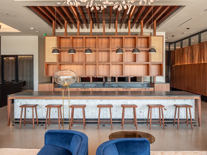 More Photos Of 924 E 7th St, Austin Office For Sale