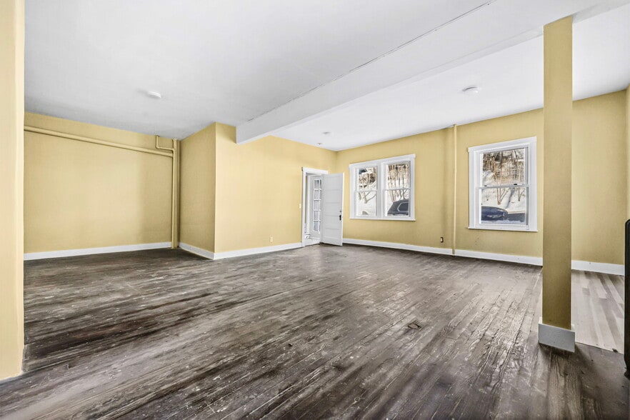 More Photos Of 68 Brook St, Croton On Hudson Showroom For Sale