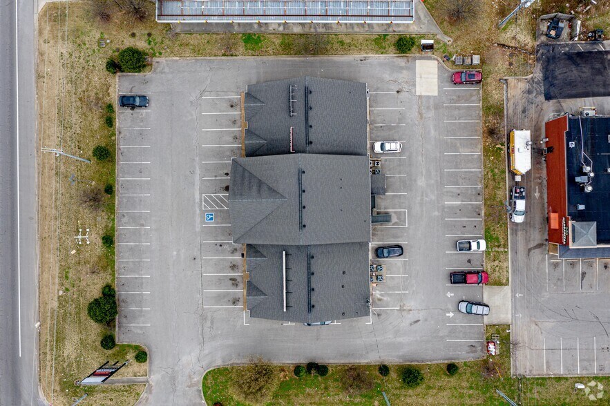 More Photos Of 1289 Northfield Dr, Clarksville Freestanding For Lease