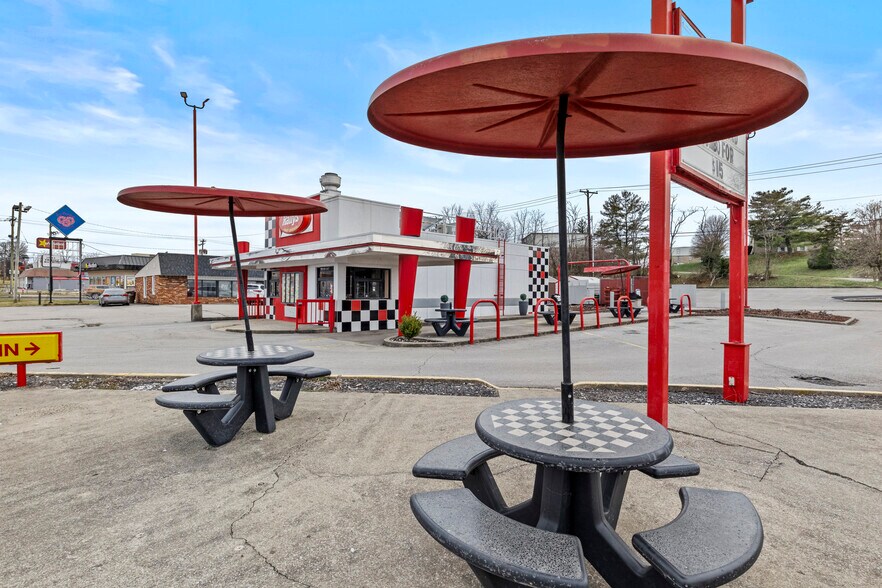 More Photos Of 1478 W Lexington Ave, Winchester Fast Food For Lease