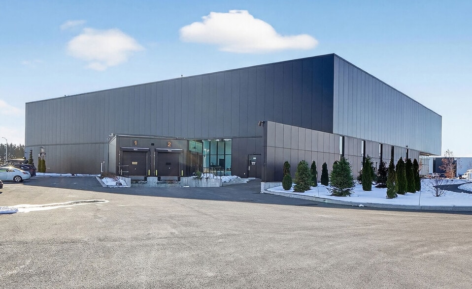More Photos Of 401 Rue Louis-Blériot, Mascouche Flex For Sale
