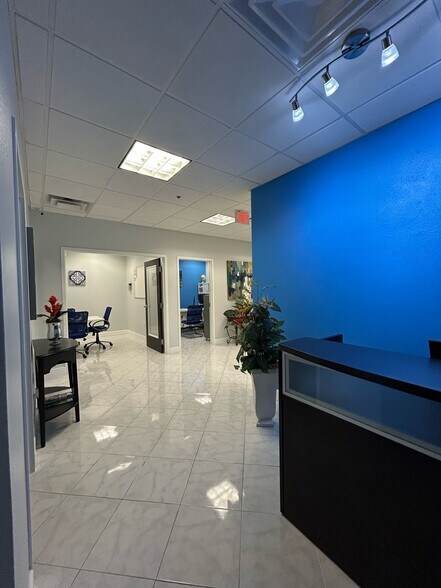 More Photos Of 13538 Village Park Dr, Orlando Office Residential For Lease