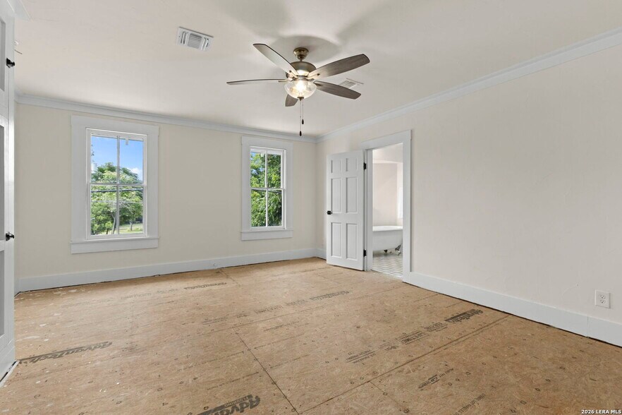 More Photos Of 824 High St, Comfort Flex For Sale
