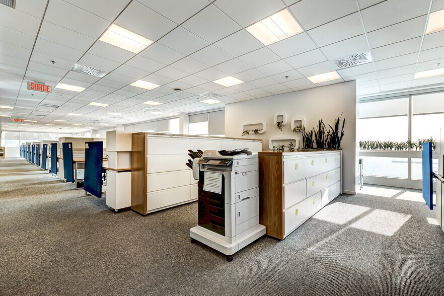 More Photos Of 2905 Pl Louis-R.-Renaud, Laval Office For Lease
