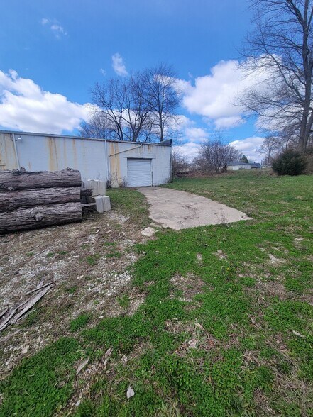More Photos Of 800 W 17th St, Muncie Warehouse For Sale