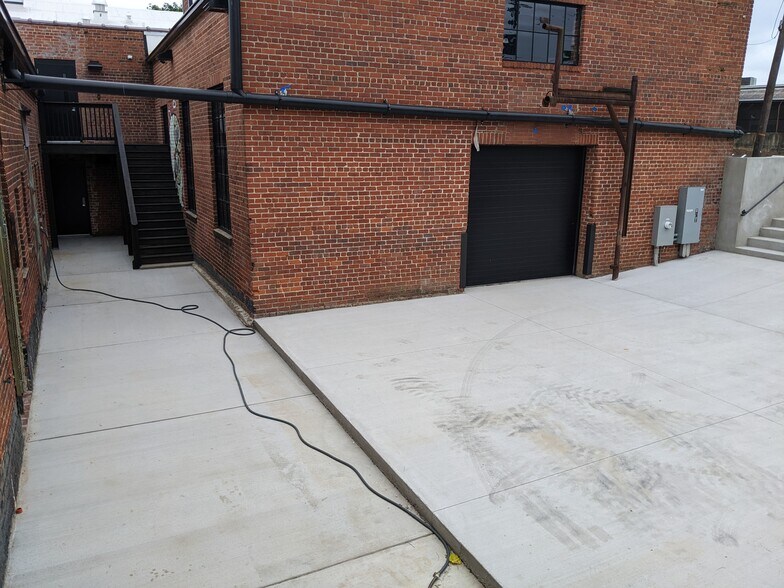 More Photos Of 715-725 N Mangum St, Durham Storefront For Lease