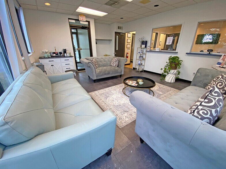 More Photos Of 30 E Shady Ln, Enola Medical For Lease