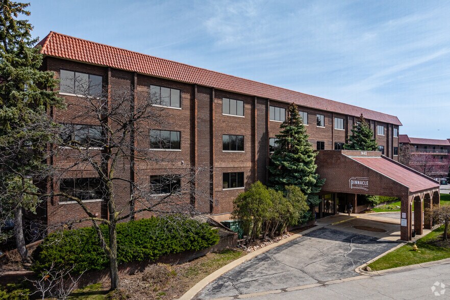 More Photos Of 1440 Renaissance Dr, Park Ridge Office Residential For Lease