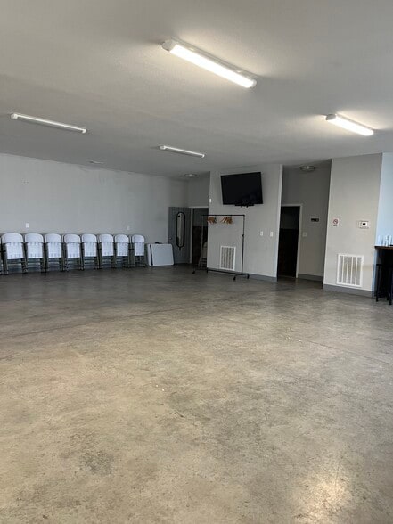 More Photos Of 139 S Jackson St, Hawkinsville Sports And Entertainment For Sale
