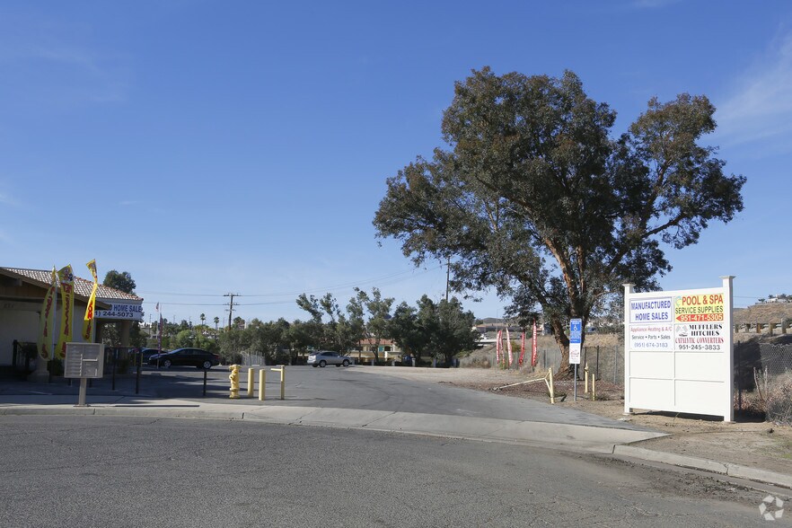 More Photos Of 271-293 San Jacinto River Rd, Lake Elsinore Freestanding For Lease