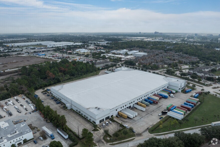 More Photos Of 300 Airtex Dr, Houston Distribution For Lease