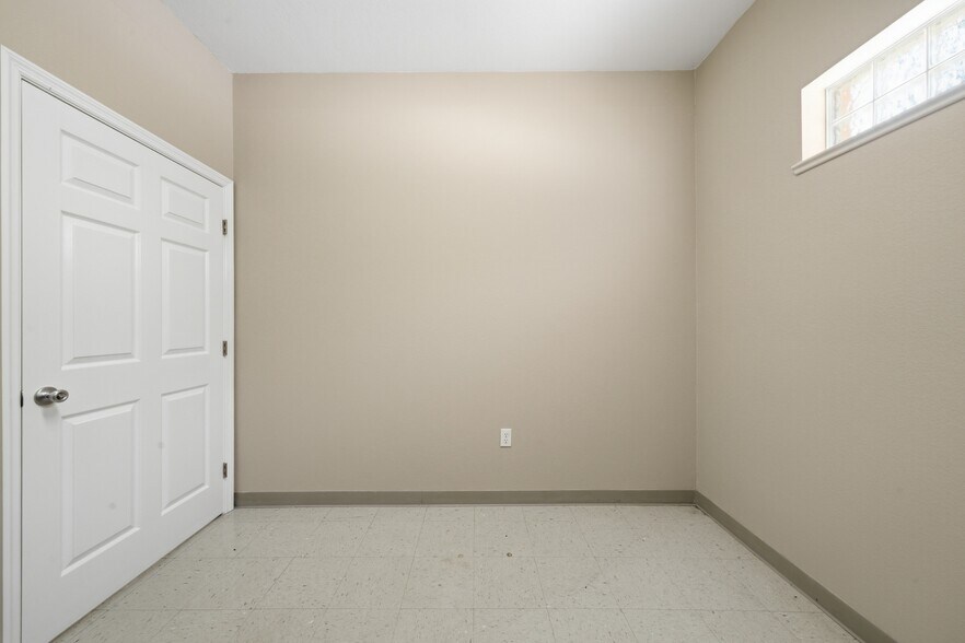 More Photos Of 401 W Interlake Blvd, Lake Placid Office For Sale