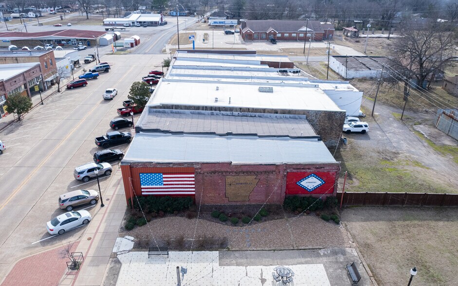 More Photos Of 155 N Broadway Ave, Booneville Storefront For Sale